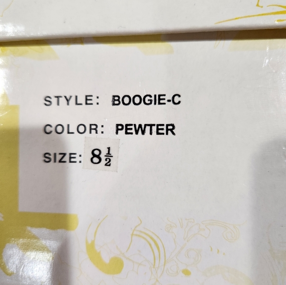 YELLOW BOX, Size 8.5 Pewter. Platform sandal. - Picture 3 of 4